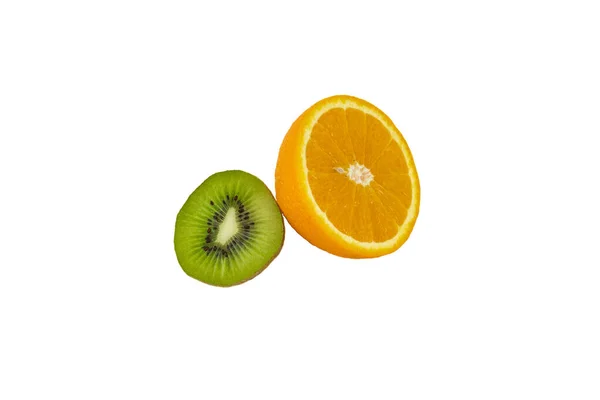 Een Close Shot Van Verse Gesneden Kiwi Sinaasappels Geïsoleerd Een — Stockfoto
