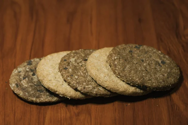 Tiro Close Cookies Uma Mesa Madeira — Fotografia de Stock