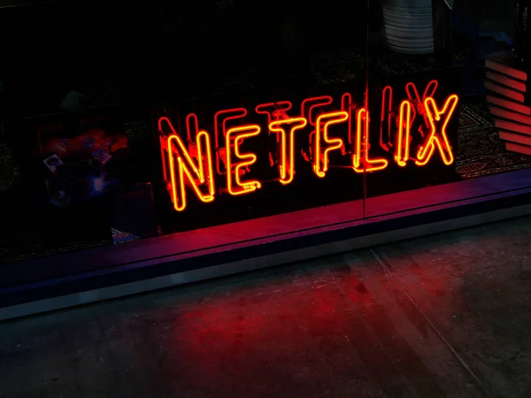 Turin Italien Juni 2020 Das Lichtschild Des Multimedia Unternehmens Netflix — Stockfoto