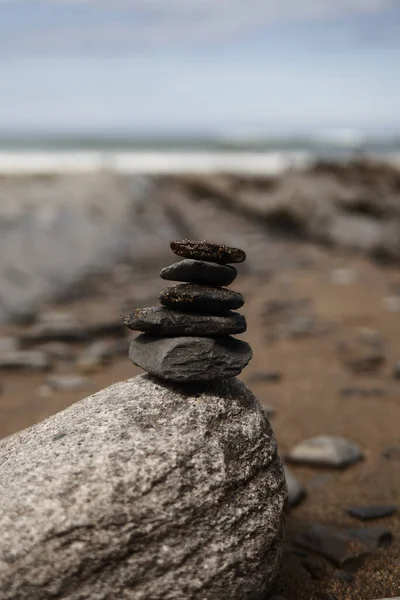 Diferente Tamaño Forma Piedra Otro Con Costa Rocosa Fondo — Foto de Stock