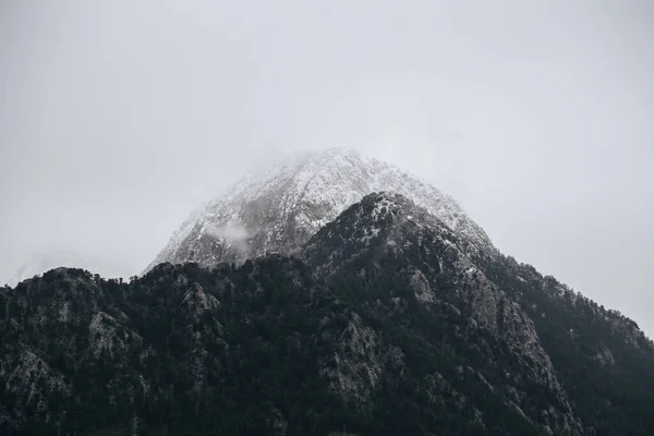 Gros Plan Volcan Sous Ciel Nuageux — Photo