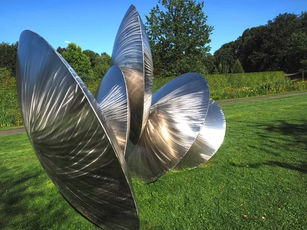 Juechen Alemania Agosto 2021 Escultura Plata Thomas Schoenauer Que Refleja — Foto de Stock