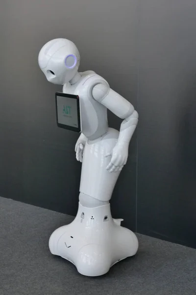 Turyn Włochy Kwietnia 2018 Pionowe Ujęcie Robota Pepper Softbank Robotics — Zdjęcie stockowe