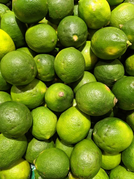 Colpo Verticale Mucchio Lime Verdi — Foto Stock