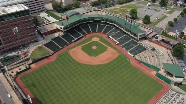 市内のスタジアムの空中からの眺め — ストック動画