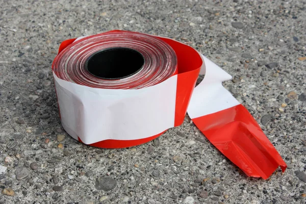 Een Rood Witte Barrière Tape Rollen Grond — Stockfoto