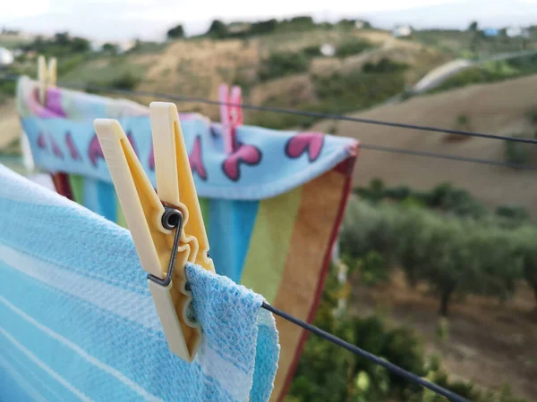 Primo Piano Bucato Appeso Una Molletta — Foto Stock