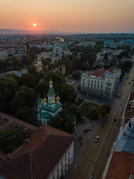 Una Vista Aérea Los Tejados Edificios Residenciales Una Ciudad Atardecer — Foto de Stock