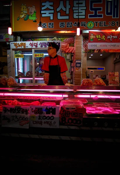 Ônibus Coréia Sul Abr 2014 Açougueiro Mercado Bujeon Busan Coréia — Fotografia de Stock