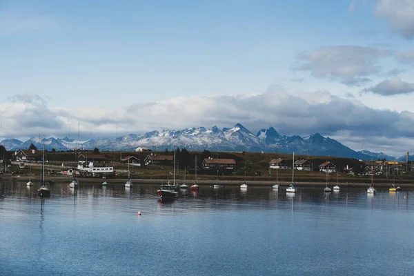 Lodě Přístavu Ushuaia Hlavním Městě Tierra Del Fuego Vedle Malého — Stock fotografie