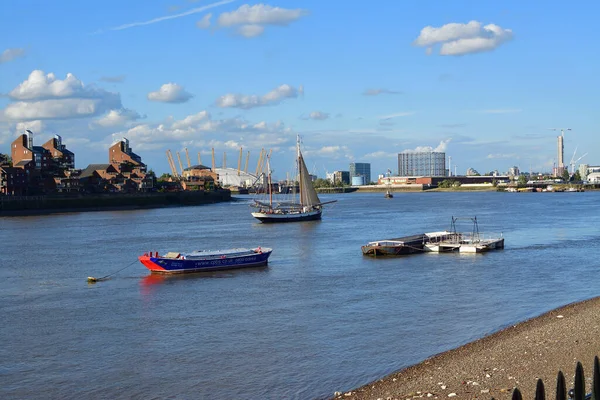 London United Kingdom Apr 2017 View London City Boats River — стокове фото