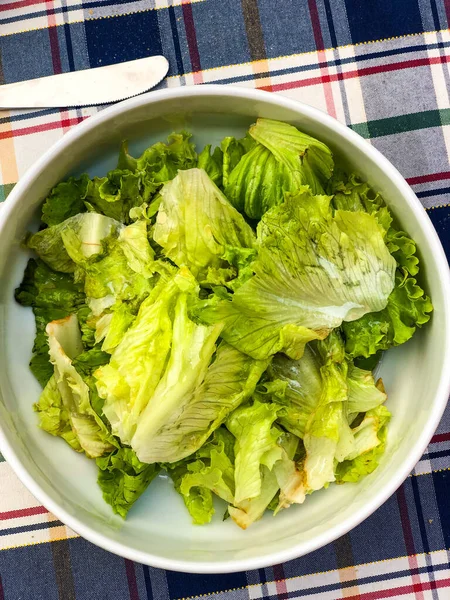 Uma Vista Superior Uma Salada Saudável Com Legumes — Fotografia de Stock