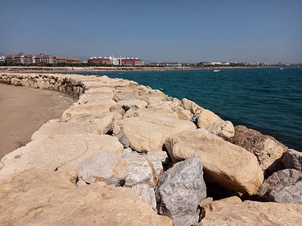 Littoral Mer Calme Sous Ciel Lumineux — Photo