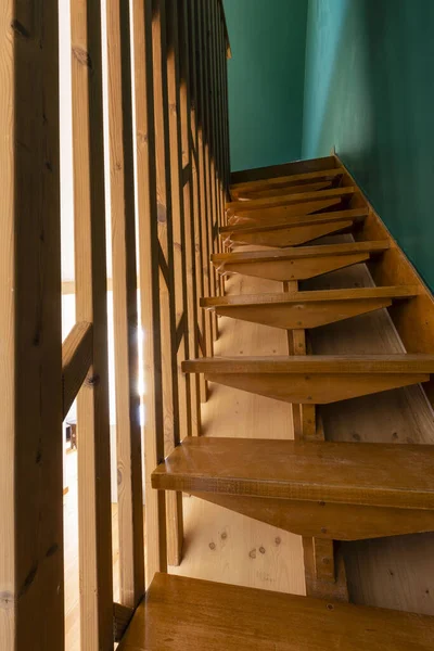 Uma Escadaria Marrom Madeira Moderna Casa — Fotografia de Stock