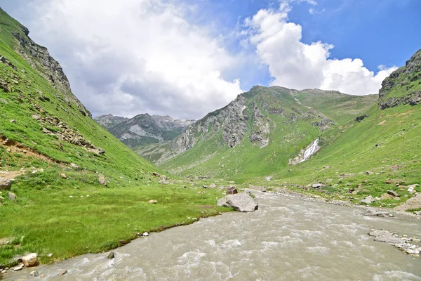 Beautiful Shot Mountains Covered Green Daytime — Stock Photo, Image