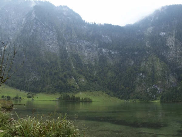 Bellissimo Paesaggio Con Lago Calmo Maestose Montagne Nel Parco Nazionale — Foto Stock