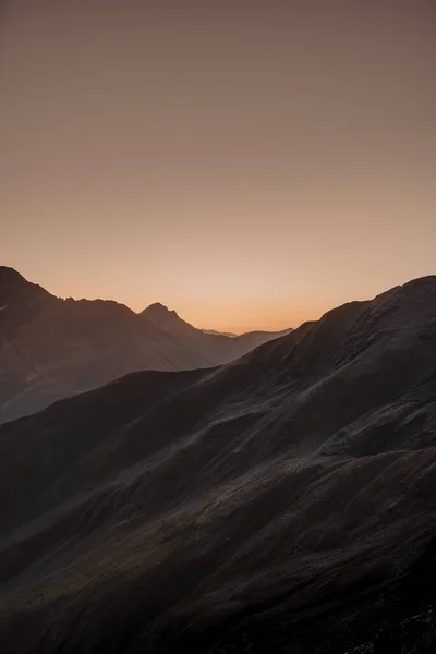 Прекрасный Вид Закат Солнца Горной Цепью — стоковое фото