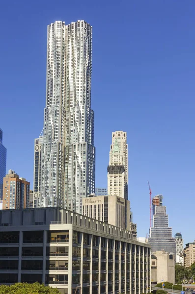米国ニューヨーク 2019年6月10日 米国ニューヨーク市にある有名な8つのスプルース ストリート タワーとペース私立大学 — ストック写真