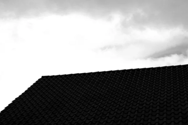 Monochrome Shot Tile Roof Cloudy Sky — Stock Photo, Image