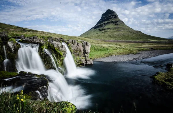 Una Cascada Exposición Prolongada Una Zona Rural Las Montañas — Foto de Stock