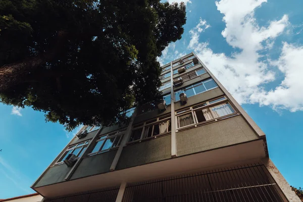 Low Angle Tall Apartment Building Sky — Stock Photo, Image
