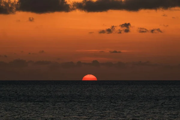 Eine Herrliche Landschaft Der Horizont Meer Untergehenden Sonne Mit Orangefarbenem — Stockfoto