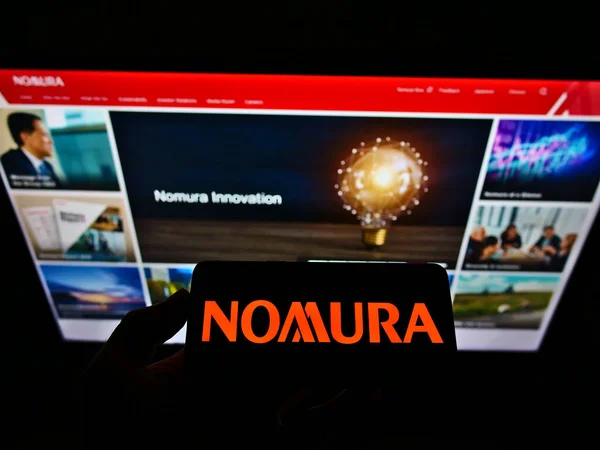 Stuttgart Alemanha Mar 2021 Pessoa Segurando Celular Com Logotipo Empresa — Fotografia de Stock