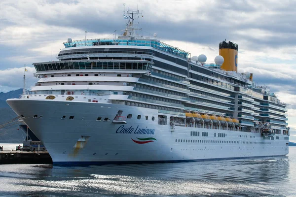 Ushuaia Argentinien August 2021 Das Große Costa Kreuzfahrtschiff Hafen Von — Stockfoto