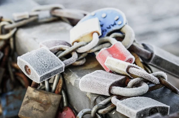 Poznan Poland Jan 2017 Dozen Frozen Locks Love Messages Attached — Stock Photo, Image