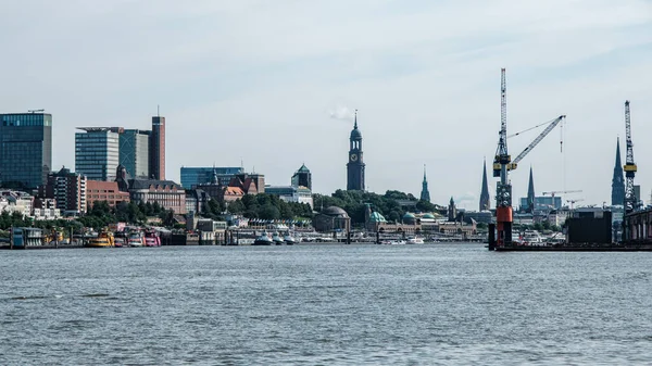 Hamburg Deutschland August 2021 Blick Entlang Der Elbe Auf Die — Stockfoto