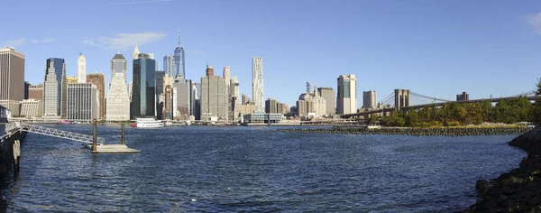 米国ニューヨーク 2017年9月19日 米国のブルックリン橋から見たロウアー マンハッタンのスカイライン — ストック写真
