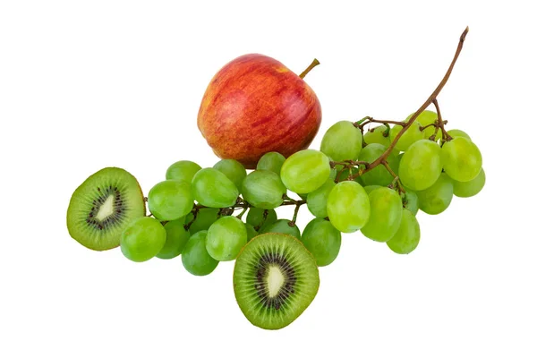 Eine Nahaufnahme Von Frischen Grünen Trauben Äpfeln Und Kiwis Isoliert — Stockfoto