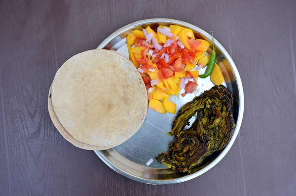 Top View Unleavened Bread Fried Greens Salad Steel Tray — Stock Photo, Image