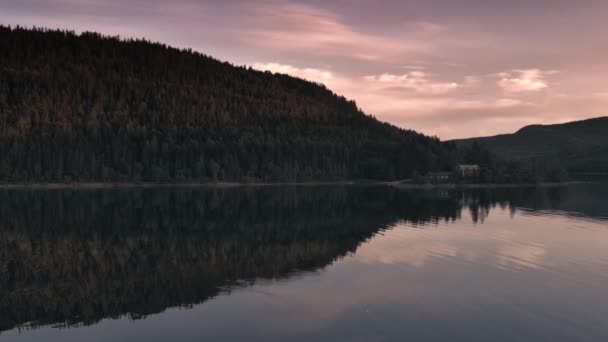 Bela Paisagem Com Lago Nas Montanhas — Vídeo de Stock