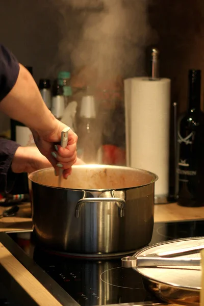 Šéfkuchař Připravuje Jídlo Kuchyni — Stock fotografie