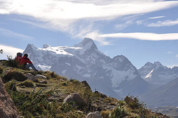 Senderistas Descansan Parque Nacional Torres Del Paine Patagonia Chile Vigilan — Foto de Stock