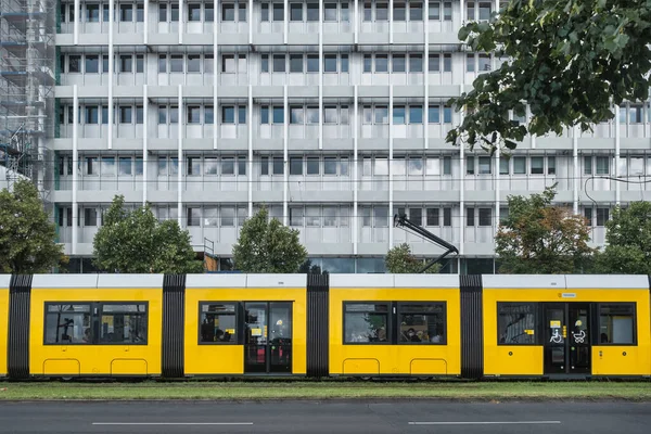 Berlin Deutschland August 2021 Moderne Gelbe Straßenbahnen Auf Den Straßenbahnlinien — Stockfoto