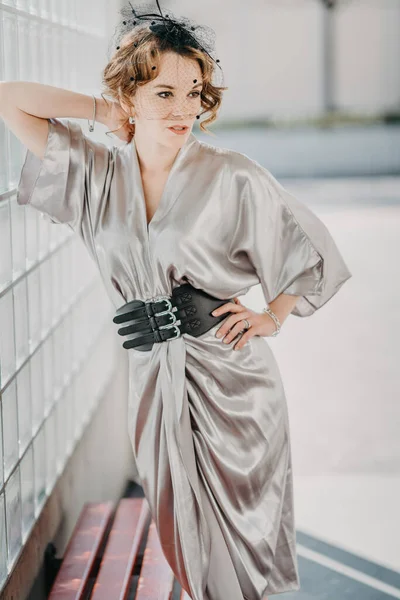 Vertical Shot Beautiful Female Wearing Satin Dress Headdress — Stock Photo, Image