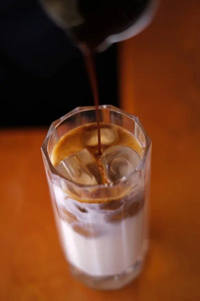 Vertical Shot Glass Ice Coffee Getting Prepared Restaurant — Stok Foto