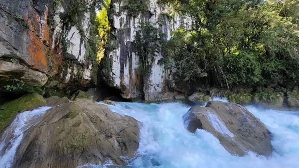 Una Pequeña Cascada Las Montañas — Foto de Stock