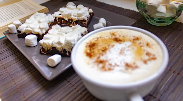 Selective Focus Shot Marshmallow Cake Pieces Gray Glassy Tray Seen — Stock Photo, Image