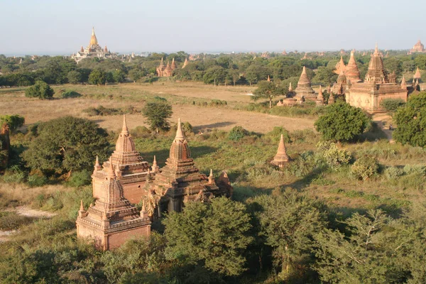 Una Vista Aérea Hermosos Templos Budistas Rodeados Árboles Bagan Myanmar — Foto de Stock