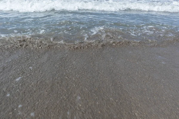 Κύματα Που Τελειώνουν Μια Αμμουδιά — Φωτογραφία Αρχείου