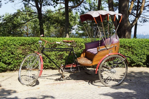 通りの三輪車自転車 — ストック写真