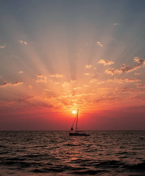 Beautiful Sunset Ocean Silhouette Fishing Boat — Stok Foto