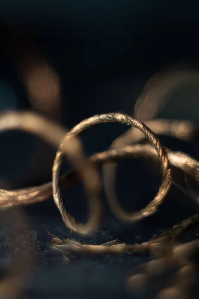 ภาพโฟก นของลวดทองแดงบ ดในพ นหล — ภาพถ่ายสต็อก
