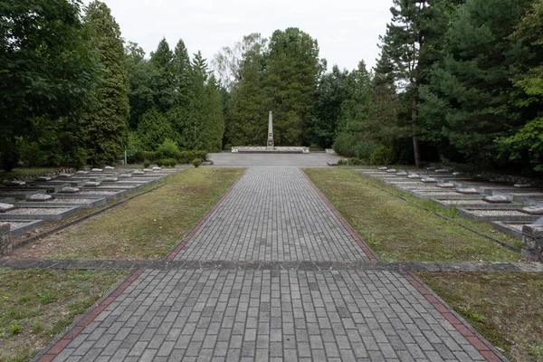 Kedzierzyn Kozle ポーランド 2021年9月1日 Kedzierzyn Kozle ポーランド 2021年8月20日 ケジエルジン コッレのソ連兵墓地と戦争記念サイトの囚人 — ストック写真