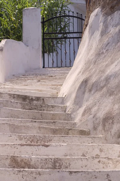 Ponza Itália Setembro 2021 Entrada Com Escadas Brancas Uma Residência — Fotografia de Stock