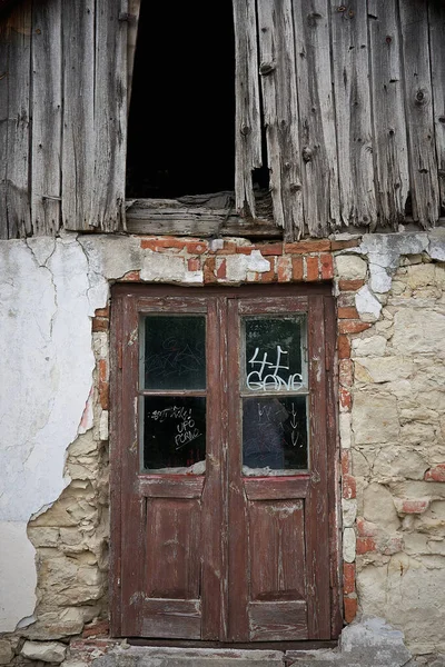 Puertas Madera Envejecida Entrada Edificio Antiguo —  Fotos de Stock