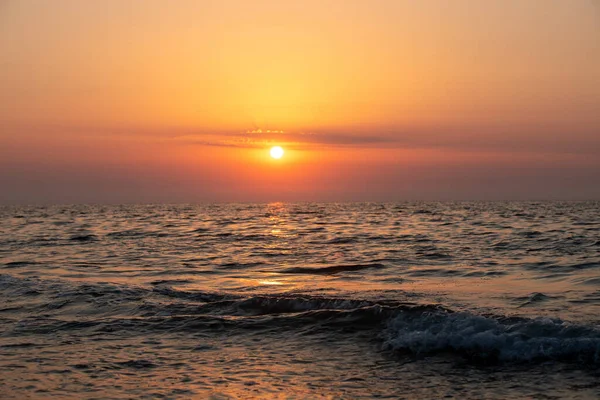 Lindo Pôr Sol Através Oceano — Fotografia de Stock